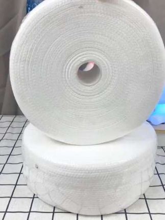 #超实用 #一次性洗脸巾 姐妹们,你们还在用毛巾擦脸吗?赶紧换掉吧!这个洗脸巾是我一直在用的,它是干湿两用的,而且是超大卷的,非常耐用,每天晚上洗完脸之后还可以擦擦台面桌子啥的,经济实惠还好用。需要的姐妹赶紧下单吧!