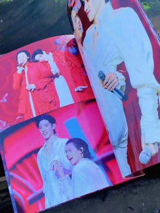 啊啊啊这个拜天地爆哭😭圆满啦,#bkpp 婚礼演唱会杂志册安排了,每一帧都是爱,还有要收藏的嘛#bkpp演唱会#bkpp婚礼演唱会