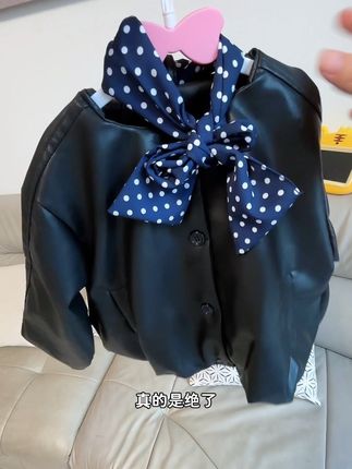 这件黑皮小皮衣真的太洋气了!韩里韩气的太好看了#高品质童装 #宝妈推荐 #秋季穿搭 #精品童装 #生女儿就是用来打扮的