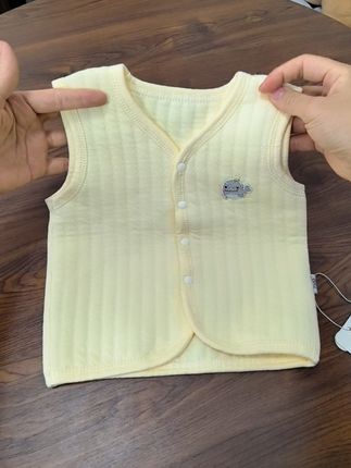 这羊毛你不薅吗!小码才个位数就给宝贝入了这款三层夹棉的小马甲 还是100棉的!刷到的妈妈们赶紧入两件换着穿!#高级感穿搭 #高品质童装 #超便宜超划算 #宝宝马甲 #儿童坎肩