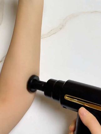 放松肌肉缓解疲惫就用#筋膜枪 ,电机强劲有力,在家使用特别好。#筋膜放松 #好物推荐 #家庭必备
