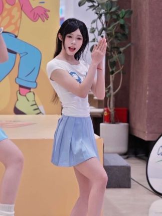 有请一号女嘉宾💗#路演#女大学生#甜妹#浅跳一下#gee