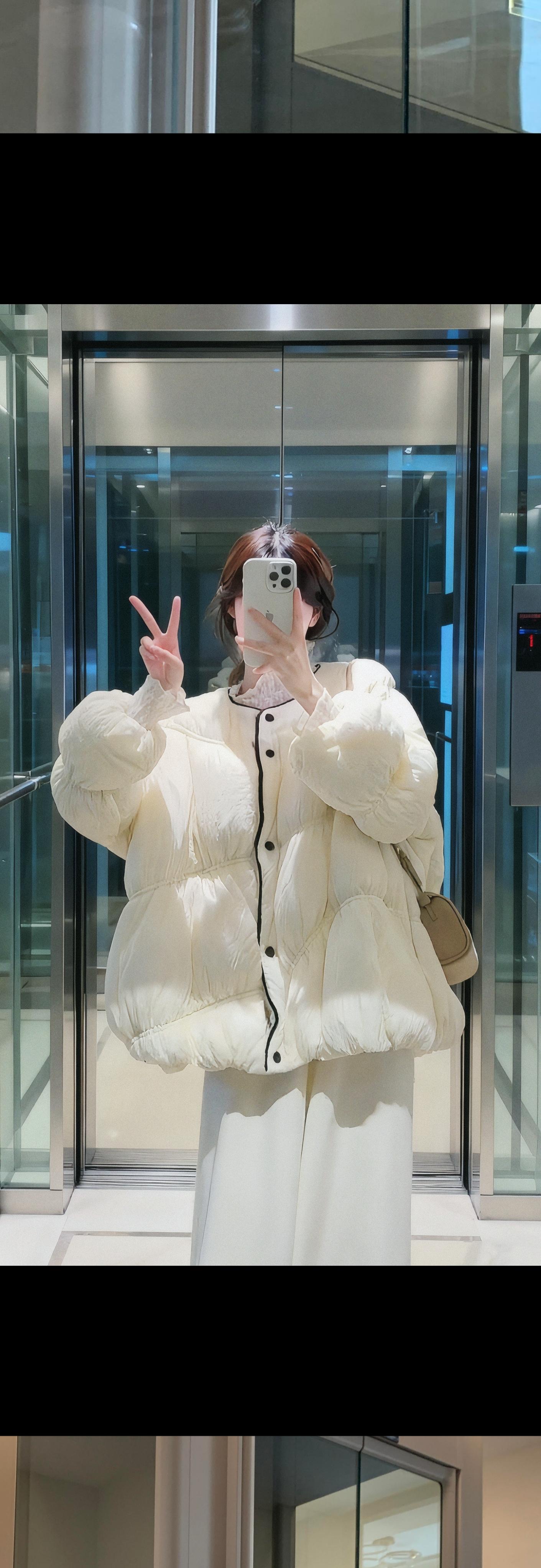 棉服也能穿出时尚感。#温柔风穿搭 #秋冬穿搭 #梨形身材穿搭 #棉服也能穿出时尚感 #通勤搭配