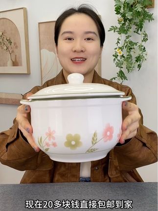 这款 #猪油罐 大容量放猪油辣椒油都是可以的, #猪油罐陶瓷 自带盖子和勺子 #猪油罐耐高温 使用很方便