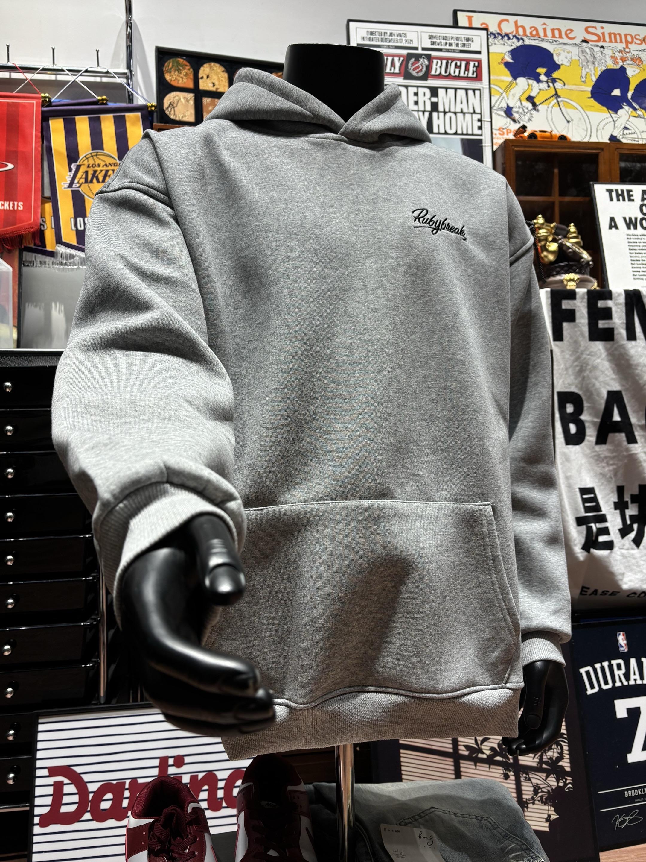 一眼相中的刺绣卫衣!#男生穿搭 #秋冬穿搭 #性价比 #卫衣 #ootd穿搭