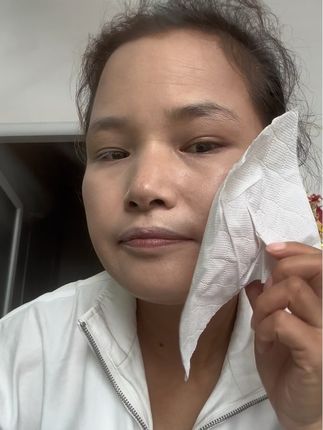 这个定妆粉太好用了,干爽定妆,一秒磨皮不油腻,而且是超大容量,喜欢化妆的姐妹们一定不要错过