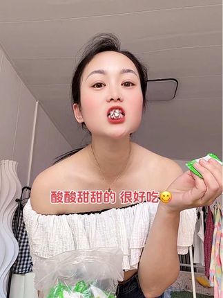 平时火锅 烧烤不忌口,还好我有这个加强版的情人果酵素梅!我都是每天晚饭后吃一颗青梅,再喝500毫升水,不一会儿就有感觉了~早起轻轻松松一整天!虽然美味,但是不要贪吃哦,你们也赶紧试试吧!#体重管理#酵素青梅#青梅#口感特别好#超便宜超划