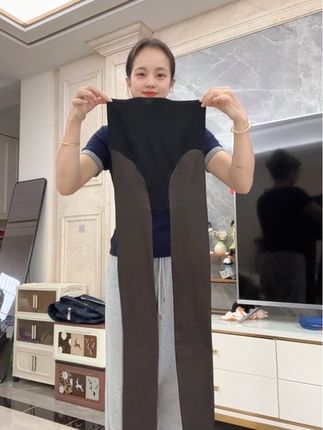 秋冬天爱穿短裙短裤的姐妹们,这条裸感黑丝透肤袜一定要安排上!透肤感拉满而且保暖又显瘦,高腰包臀设计,不勾丝不掉裆,秋冬必备的光腿神器#很哇塞的袜子 #加厚丝袜#透肤袜#光腿神器#秋冬穿搭
