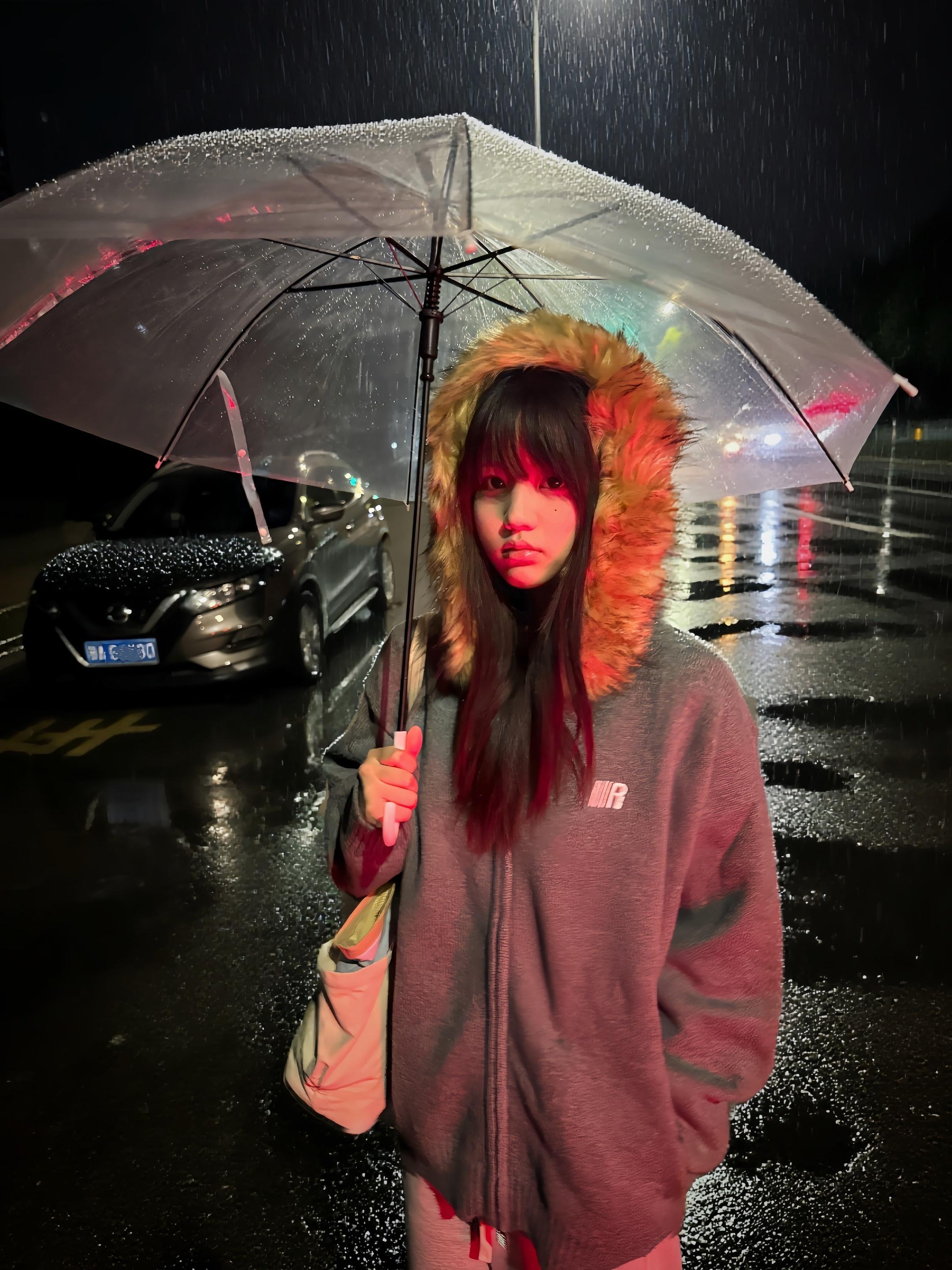本想下完这场雨就去找你 哪知道中途已经有人给你递伞了 #雨天