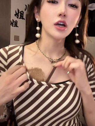 姐妹们,这件衣服穿上就是显年轻、显高级的。