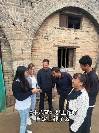 看完《十八弯》,你从剧中走出来没 #短剧十八弯 #被短剧十八弯整破防了 #短剧十八弯观后感