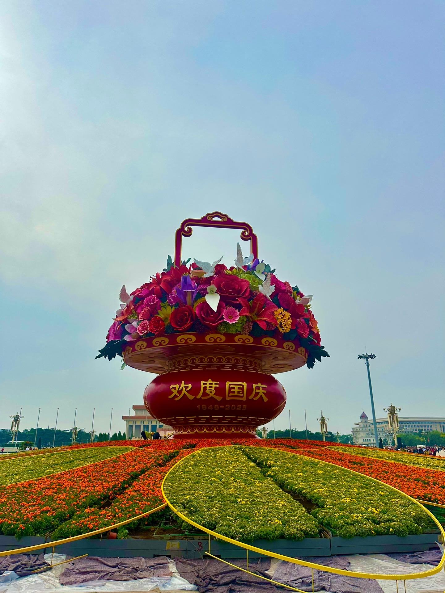 2025祝福祖国大花篮还有同款冰箱贴。你的十一假期打卡必备,新款大花篮冰箱贴。 是你的菜吗?小巧精致很立体。#国庆节 #祝福祖国 #祝福祖国生日快乐 #大花篮 #国庆大花篮