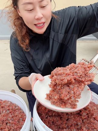 鲜虾做的大虾肉酱蒸炒生吃鲜#美食 #分享家乡美食 #太好吃了