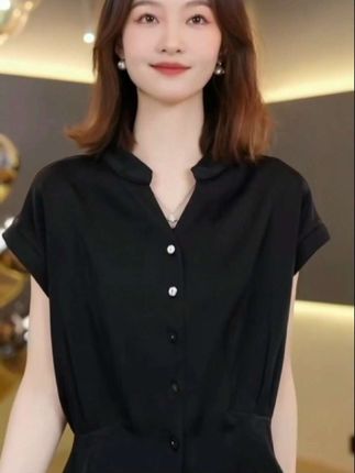 时尚V领短袖T恤#洋气显瘦衬衫#谁穿谁好看 #美出高级感