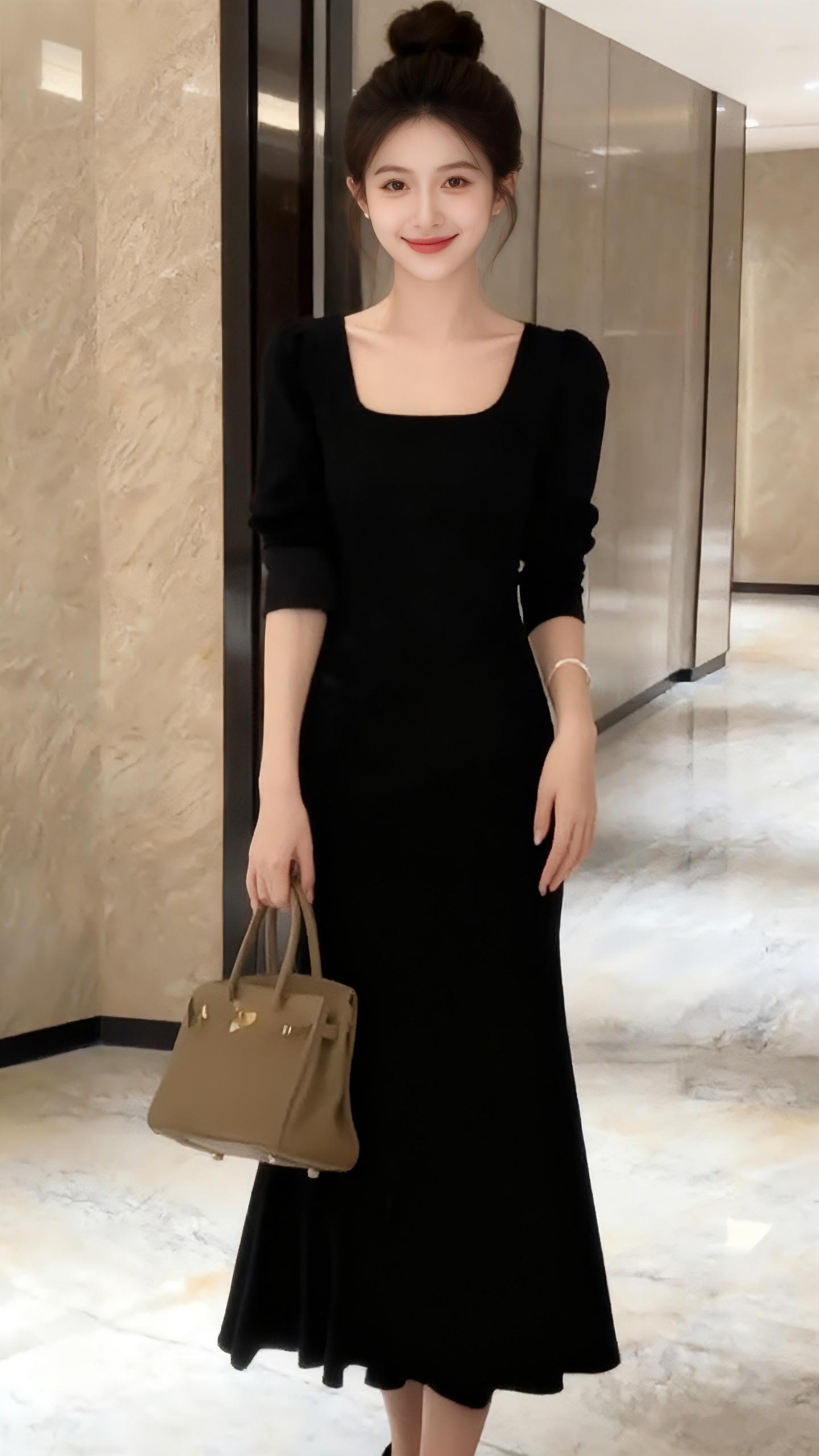 《墨色从容》 苏晚站在艺术展馆的大理石回廊里,黑色方领长裙如一片沉静的夜幕,将她衬得愈发温婉又干练。清晨她绾起发髻时,便知今日这场重要的藏品洽谈,需要这般妥帖的姿态。 手中驼色手袋的金属扣泛着微光,里面躺着的策展方案改了七版,每一处细节都浸着她的执拗。昨夜伏案时落了薄霜的窗,此刻被展馆的暖光取代,她抬眸望向不远处的新锐画作,唇角噙着的浅笑里,藏着对艺术的热忱,也藏着一个职场女性在平衡专业与优雅时,那份独有的、墨色般的从容。 待她走向洽谈室,裙裾微动,似有若无的气场在空气中铺陈——那是无数个日夜的沉淀,让她在每一次登场时,都能以最舒展的姿态,书写属于自己的篇章。#优雅气质 #气质轻熟风 #穿出女人味 #我又心动了 #穿搭