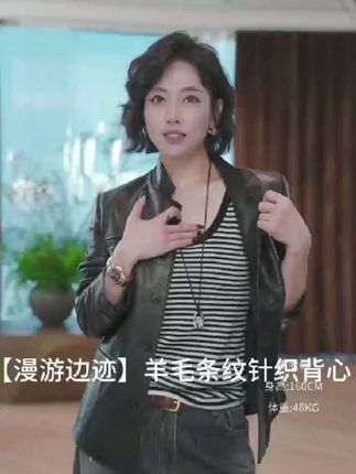 【漫游边迹】不挑人的早秋基础款来了!羊毛条纹针织背心,密织质感超显高级,U领显脸小还藏肉,小到100斤大到140斤都有码,随便搭衬衫都好看!#早秋穿搭天花板 #不挑身材的针织背心 #遮肉显瘦 #基础款也能穿出高级感#魏老板W.Diva