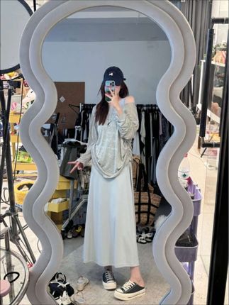 晶咕【自在如风】胸前字母大领口长袖上衣+纯色A字背心连衣裙 #气质仙女裙穿搭 #甜美穿搭 #出游穿搭 #夏日穿搭 #我又心动了