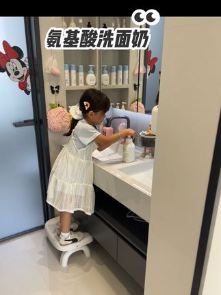 夏天孩子爱出汗,爱出的,可以准备上这个氨基酸洗面奶,这是专为青少年研发的,温和清洁不紧绷#氨基酸洗面奶 #洁面泡泡#学生洗面奶#护肤
