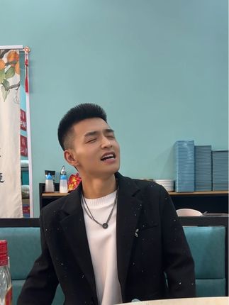 《一搭搭里》欢欢 昨晚师父让唱民歌,白天直播加演出,唱民歌怕破音,希望理解,把嗓子养养,下次整好🙏