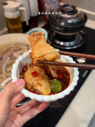 不用去海南在家也能吃上椰子鸡了,汤鲜味美,鸡肉嫩滑,真的好好吃啊#椰子鸡 #海南椰子鸡