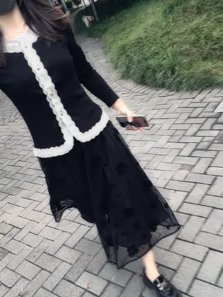 #穿搭 当你真正被爱的时候,其实你不用多么漂亮,爱你的人生怕给你的不够多,不爱你的人只会嫌你要求多,有人喜欢你是因为你带给他快乐,而有人喜欢你是因为你就是他的快乐,有人喜欢你是因为你好看,而有人喜欢你是想把肩膀和爱都给你……#高级穿搭 #气质仙女裙穿搭 #强烈推荐 #半身裙