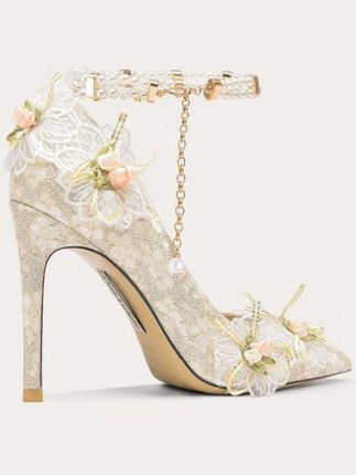 法式高跟鞋,尖头仙女风凉鞋,美到犯规,搭配裙子,裤子都好看#七夕浪漫约会地 #高跟鞋 #凉鞋 #好穿不累脚 #小个子穿搭 @抖音小助手