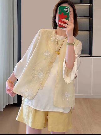 【现货】流行穿搭一整套2025新款新中式国风刺绣马甲上衣短裤三件套#温柔风穿搭 #每日穿搭更新