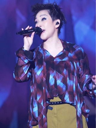 她说她找不到能爱的人,所以宁愿居无定所地过一生⋯ #林忆莲温州演唱会 #林忆莲温州演唱会上演失踪 #林忆莲又唱失踪谁DNA动了