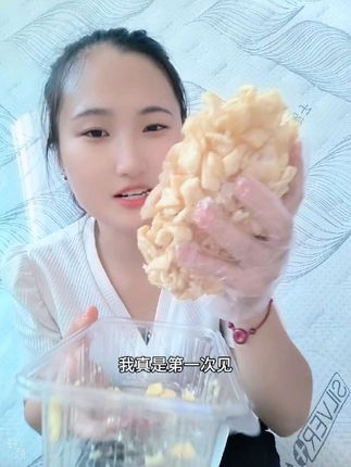第一次见这么大的沙琪玛,没去过蓬城但蓬城的手工萨琪玛一定要尝尝,软糯香甜#蓬城萨琪玛 #非遗