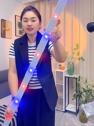 多色彩霞光人体感应灯免布线酒柜展柜玄关照射猫眼山丘灯卡扣吸附安装#人体感应灯 山丘卡扣灯#玄关感应灯 #免布线玄关灯 #感应灯 #强烈推荐