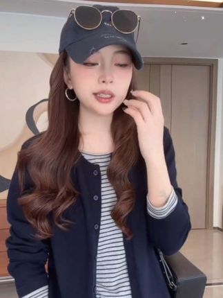 #琥珀流光摇把万宁摇出来了 #今日穿搭分享来啦 #穿搭日常 #美不美你说了算 #miu穿搭