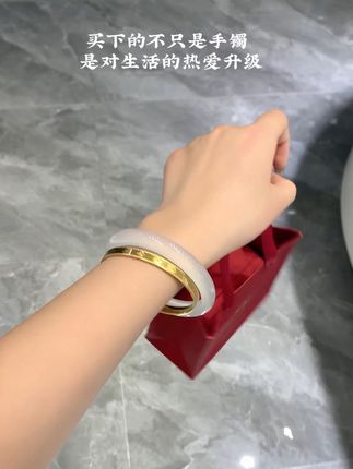 给自己买一个手镯戴 女人就得对自己好点#礼物#手镯#仪式感不能少 #精致女人必备 #周大生玉石旗舰店