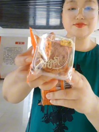 #太好吃了 #软糯香甜 #健康零食 #美味零食 #蛋黄豆沙月饼