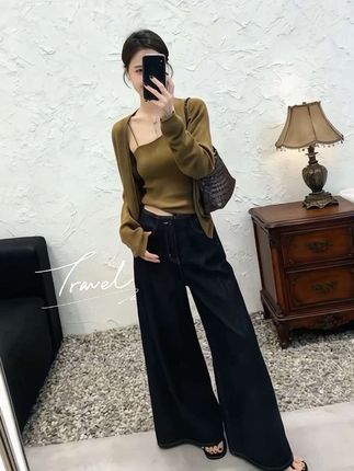 #高级感穿搭 #秋季韩系穿搭 #早秋氛围感不露腿穿搭 #简约大气 #随性穿搭