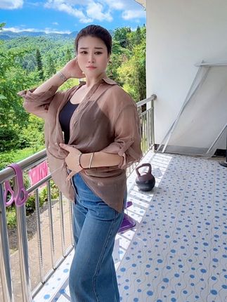 我又来跳五了😅这么高应该没有人看得见🤓#哈哈哈娱乐一下😂😂😂 #健身 #锻炼@抖音小助手 @DOU+小助手 @DOU+上热门