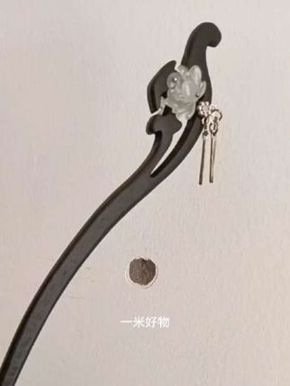 新中式淡雅莲花流苏黑木发簪国风发钗后脑勺盘发簪子马面裙头饰#古风发簪 #发簪盘发 #古风饰品 #汉服配饰发簪 #创作灵感 @抖音创作小助手 @抖音小助手