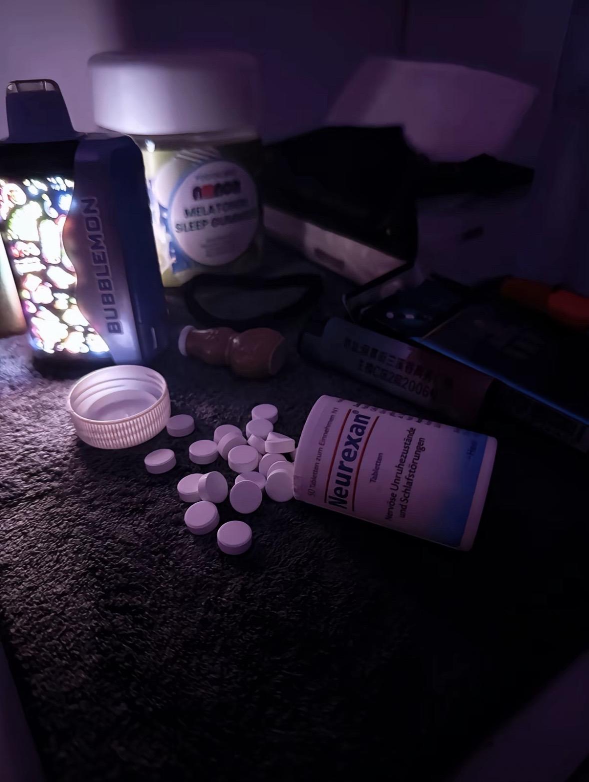这瓶药叫做 “德国Heel希宜乐2048情绪舒缓含片皮质醇压力neurexan情绪缓压”我一直在背着你吃,188的药在现在这种情况下,也已经压不住了……#压力 #情绪