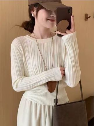 复古温柔风坑条长袖圆领针织衫冬季新款高腰显瘦百褶半身裙两件套#复古两件套#温柔风套装裙#长袖套装裙#百褶半身裙套装#圆领针织衫