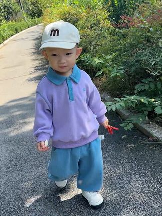 小小的你👦🏻 现在已经长成了 跑跑跳跳的小朋友了 渐渐消失的婴儿感 渐渐增多的小想法 小脾气 长大真的很快呀 期盼你长大 又舍不得你长大 #男童穿搭 #初秋穿搭 #高品质童装 #越养越上头的人类幼崽 #我的小男孩正在悄悄长大