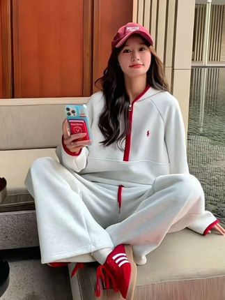 美孕妈们,降温了,穿这套休闲运动套装,出门产检逛街都好方便好好看啊!#梨形身材穿搭 #休闲运动套装 #遮肉显瘦 #秋冬穿搭 #孕期穿搭