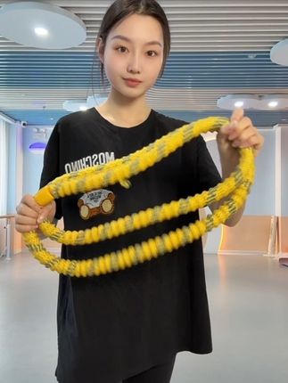 姐妹们,看似简单,实则非常暴汗,这种软弹呼啦圈可以和腰部腹部完美贴合,摇起来不容易掉!#瘦肚子 #呼啦圈 #居家锻炼
