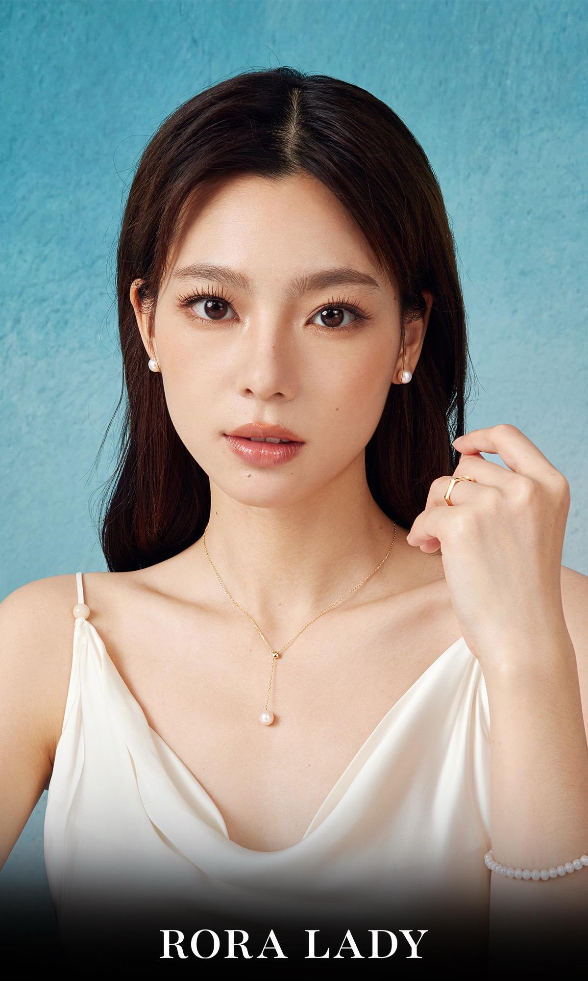 「RORA LADY 珍珠金韵」 当4A级淡水珍珠的柔润光晕 邂逅18K金的奢华质感 是时光凝练的优雅勋章 亦是格调女性的身份注解 #roralady #珍珠 #高级珠宝 #秋季搭配 #珠宝搭配