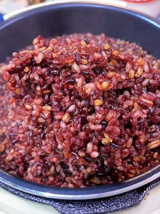 这个七色糙米富含丰富膳食纤维和营养,特别合适中老年人Y#七色糙米 #源头工厂 #五谷杂粮