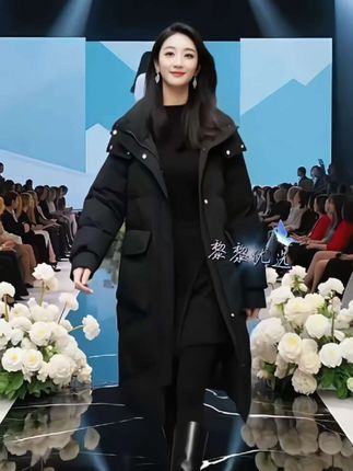 琥珀流光雅鹿加厚冬御寒抗风女士休闲时尚宽松中长款白鸭绒羽绒服#宽松版型 #休闲时尚 #冬季必备 #穿出自己的风格 #胖瘦都能穿