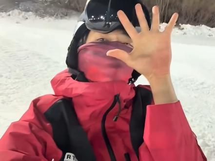 郝熠然滑雪⛷️之在哪里跌倒就在哪里躺下。#郝熠然 #向全世界安利 #滑雪,你那么平静地叙述这段经历,一个人在中级道、撞网了,体面是你的选择,心疼是我们的本能#心疼