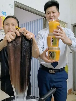 用一次蛋白霜等于用护发素15次,头发干枯,毛躁,分叉打结大油头 都可以用, 经常去理发店烫头染头发质受损的地方补充营养的, 改善发质 拍一发三姐姐们 适合一家人用#养发护发##沪兮女王蛋白霜
