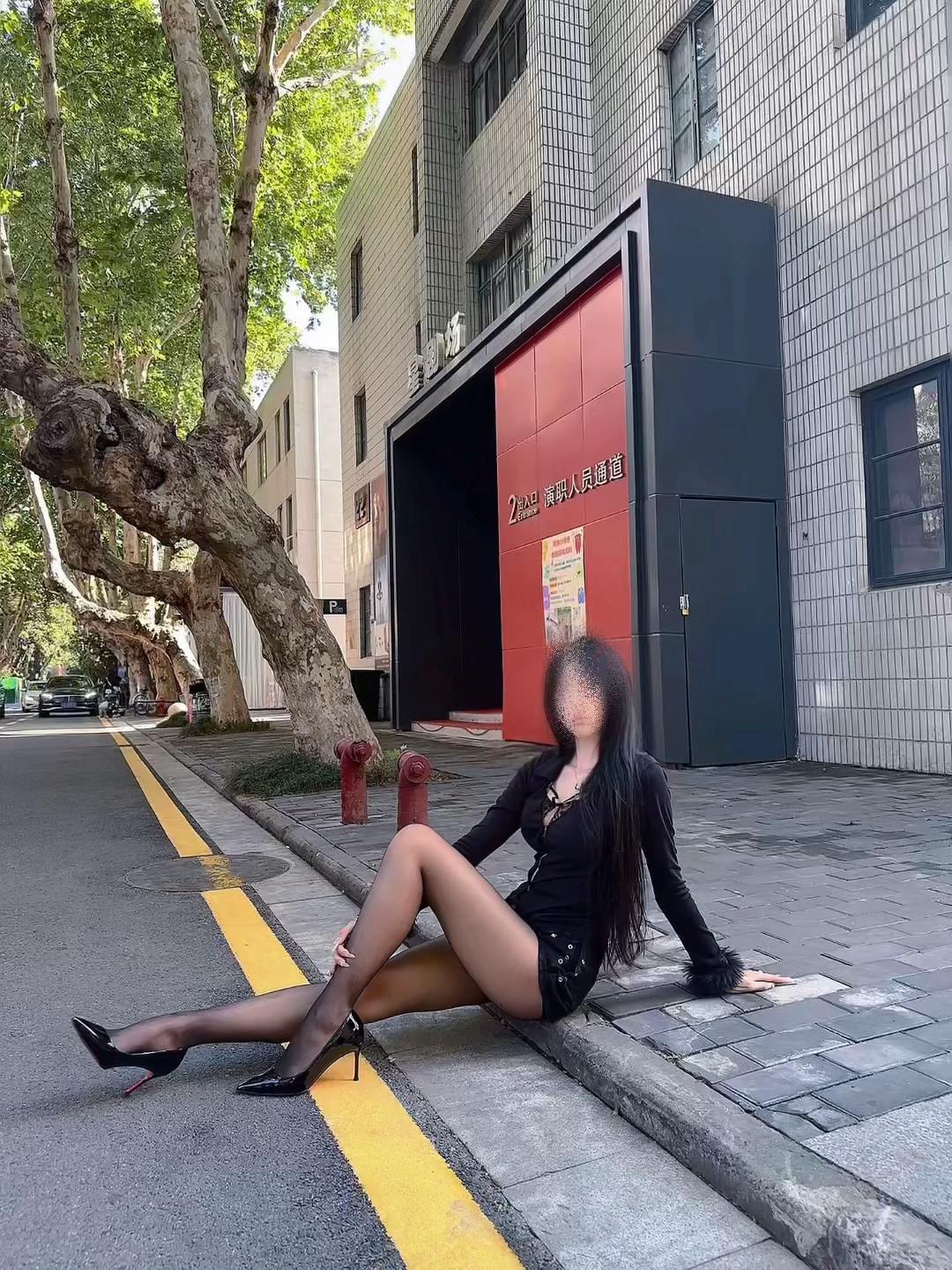 是在骂我吗 感觉在撒娇#穿搭 #黑色系 #inmyfeelings
