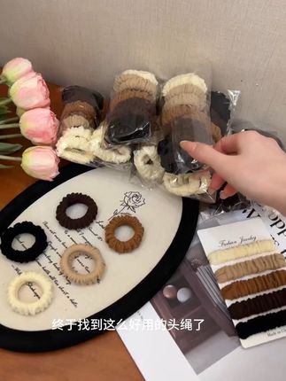秋冬美拉德色系的头绳来了,加宽加厚高弹力不伤发,九块九到手10根哦#超实惠 #高弹力头绳 #大人小孩都可以用