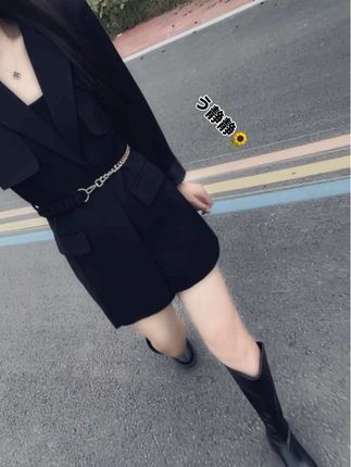 与其讨好别人,不如取取悦自己。在自己的世界里独善其身,在别人的世界里顺其自然!#穿搭