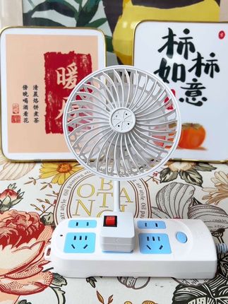 即插即用的插座小风扇,小巧便携风力也很大,特别适合没有空调的厨房、卫生间,哪里需要插哪里。#插座小风扇 #小风扇 #卫生间专用小风扇 #厨房风扇